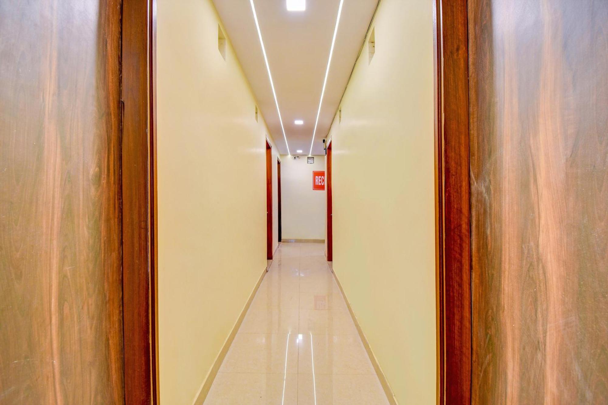 Hotel O Friendship Inn Delhi  Exterior photo
